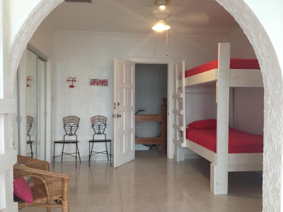 Bahasea Backpackers Hostel Nassau Bagian luar foto